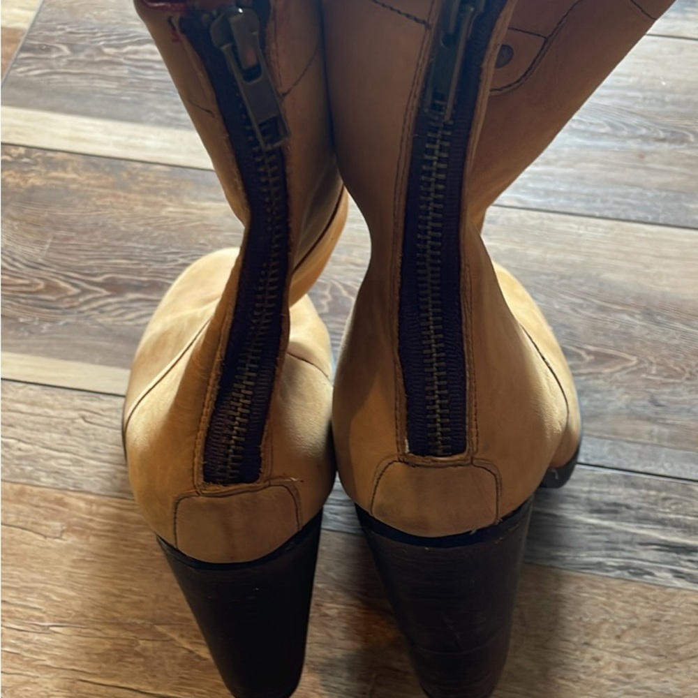 Elegant Tan Heeled Boots - Picture 3 of 4